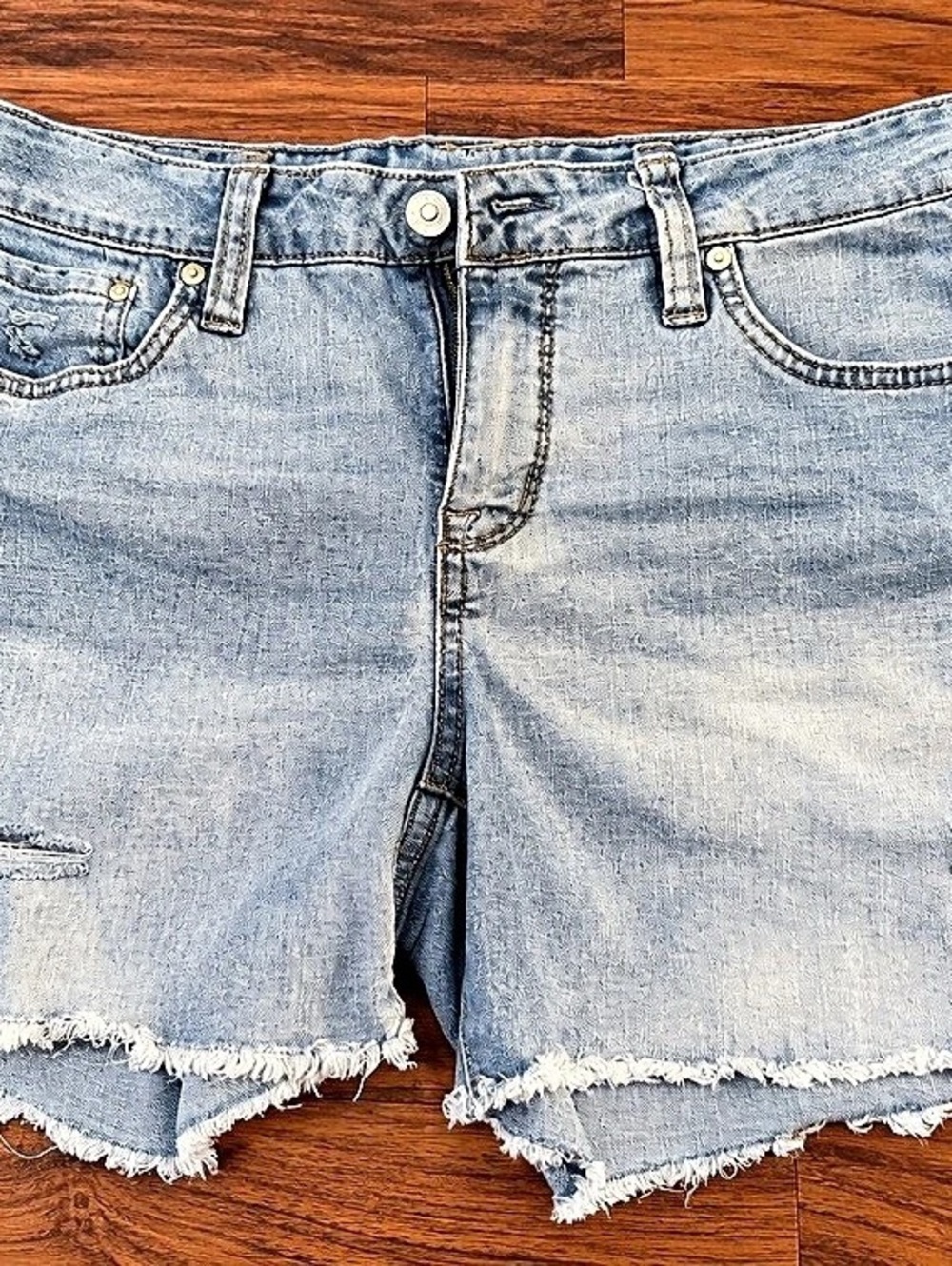 Seven7 Light Wash Distressed Denim Shorts | Size 9/10